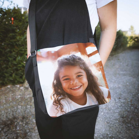 Foto di borsa nera personalizzata