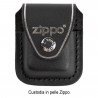 Briquet nero Zippo con bordi rossi e testo inciso